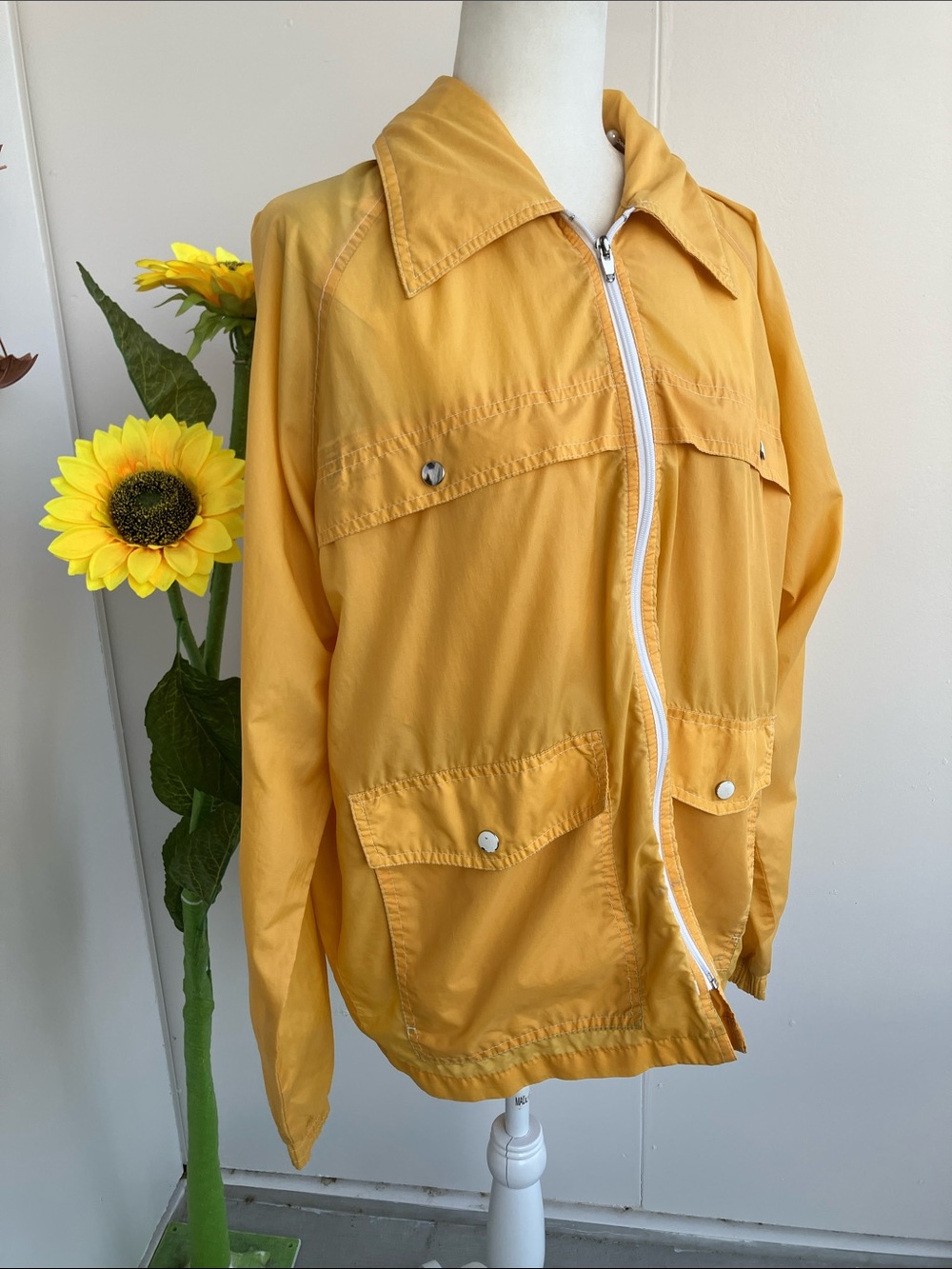 Vintage 60s 70s Lightweight Yellow Zip Up Dagger Collar Raincoat w Hidden Hood